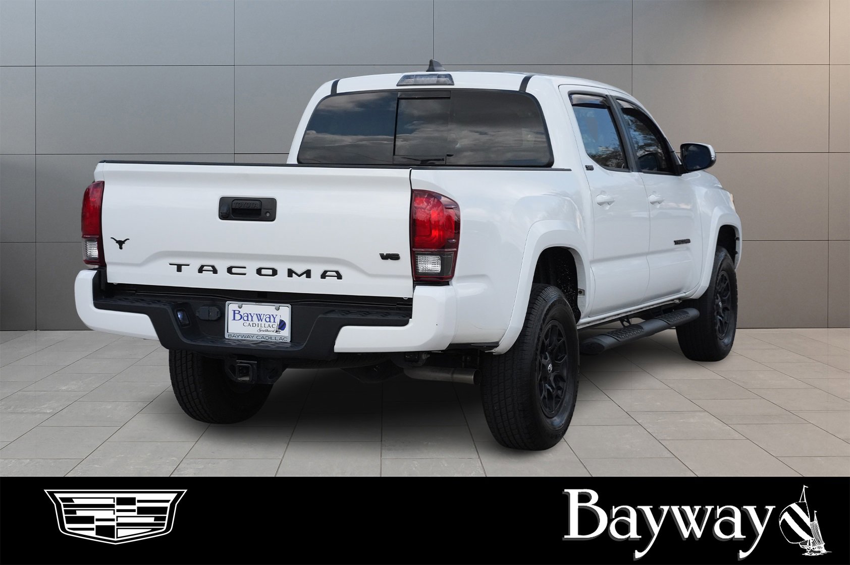 Used 2022 Toyota Tacoma SR5 w/ Technology Package image 5