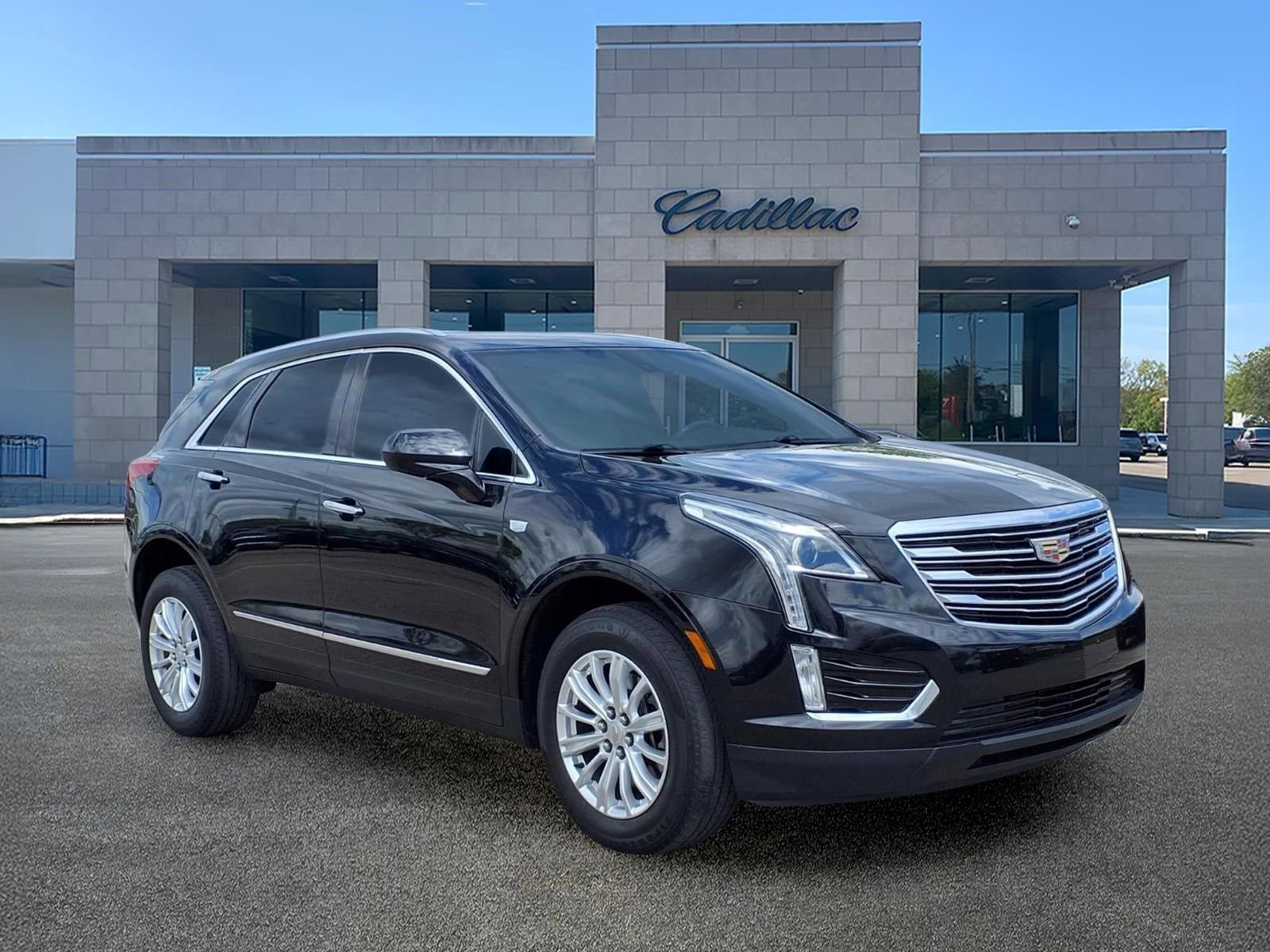 Used 2019 Cadillac XT5 FWD image 3