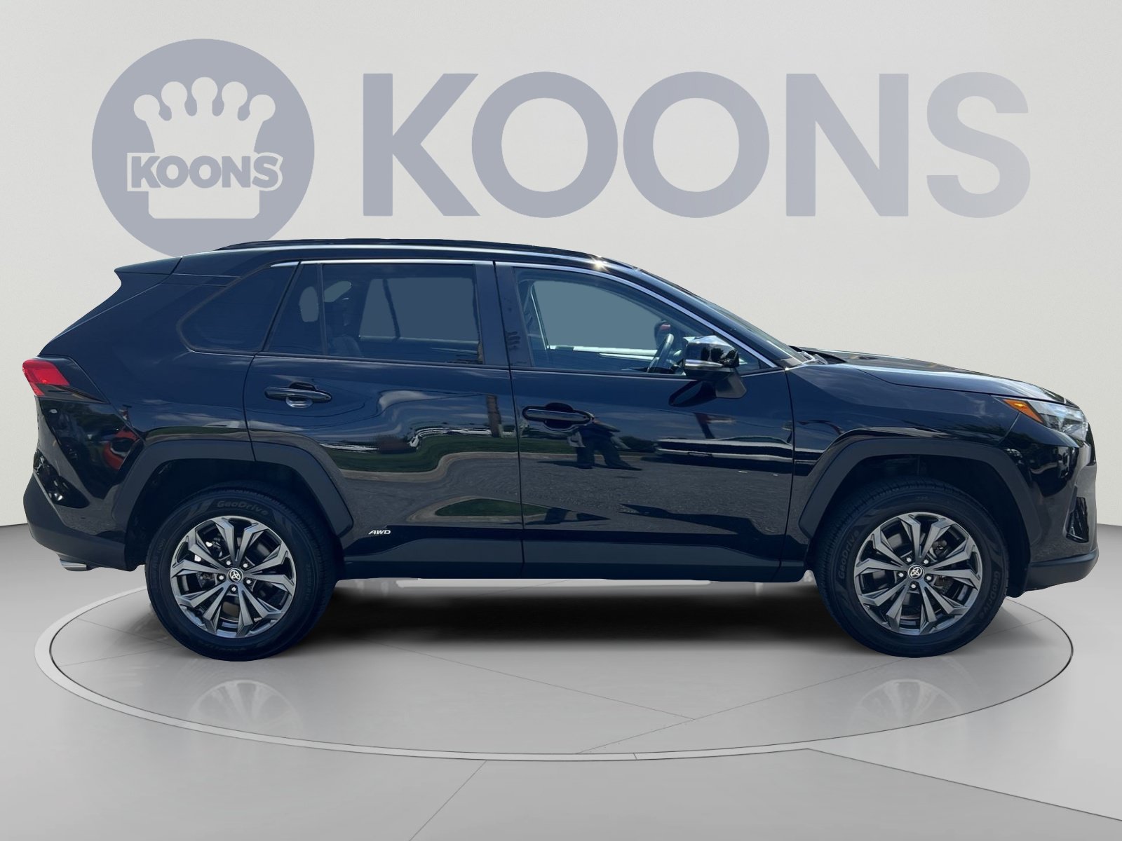 Used 2022 Toyota RAV4 XLE Premium AWD/4WD image 8