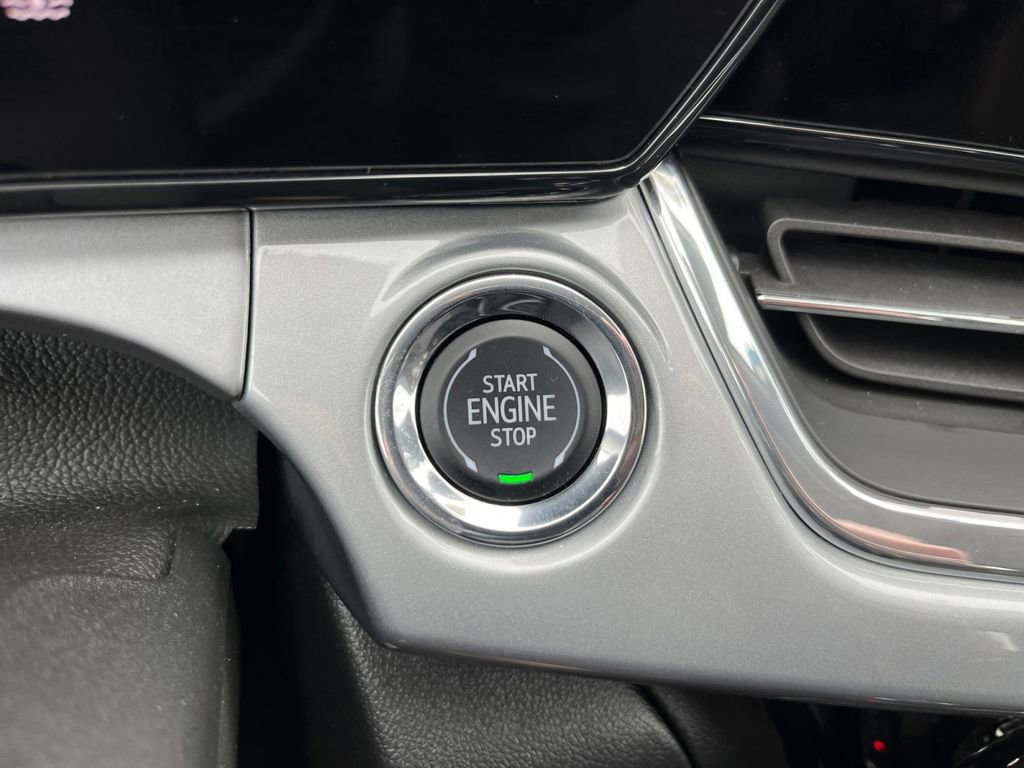 Used 2025 Chevrolet Trax LT FWD image 15