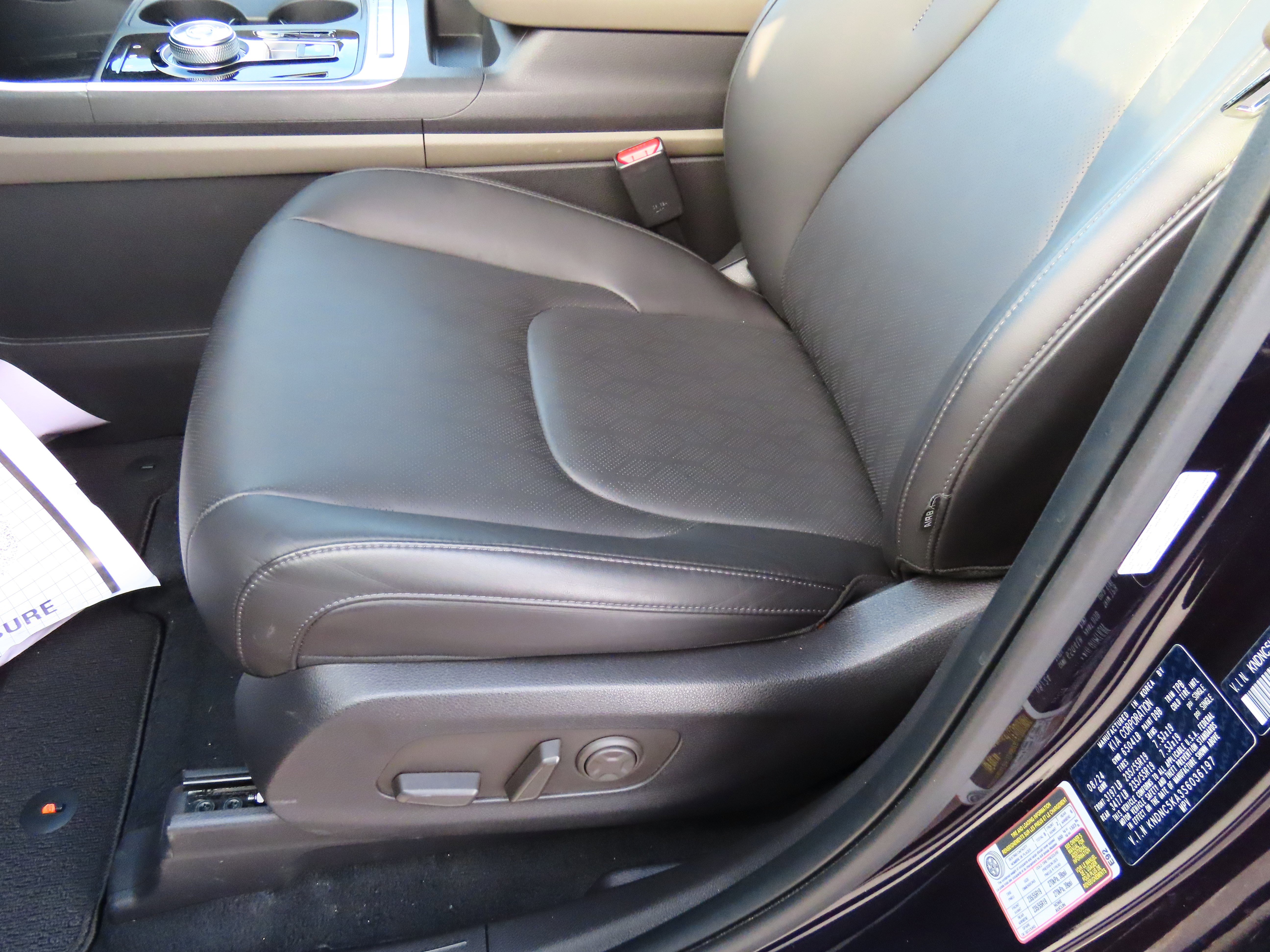 Used 2025 Kia Carnival EX image 35