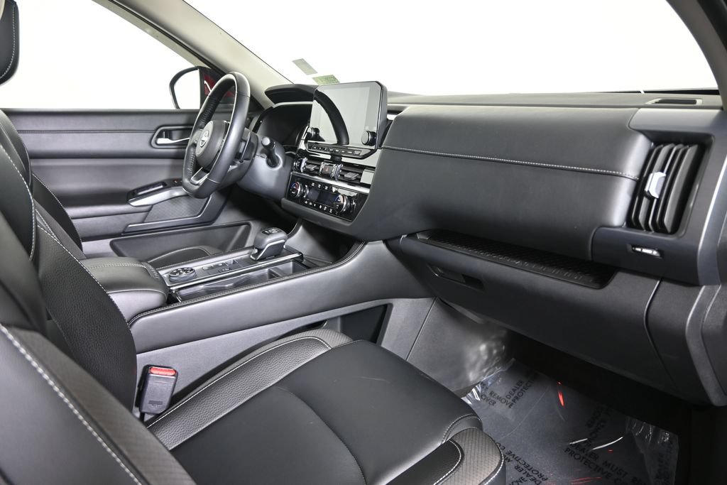 Used 2023 Nissan Pathfinder SL AWD/4WD image 17