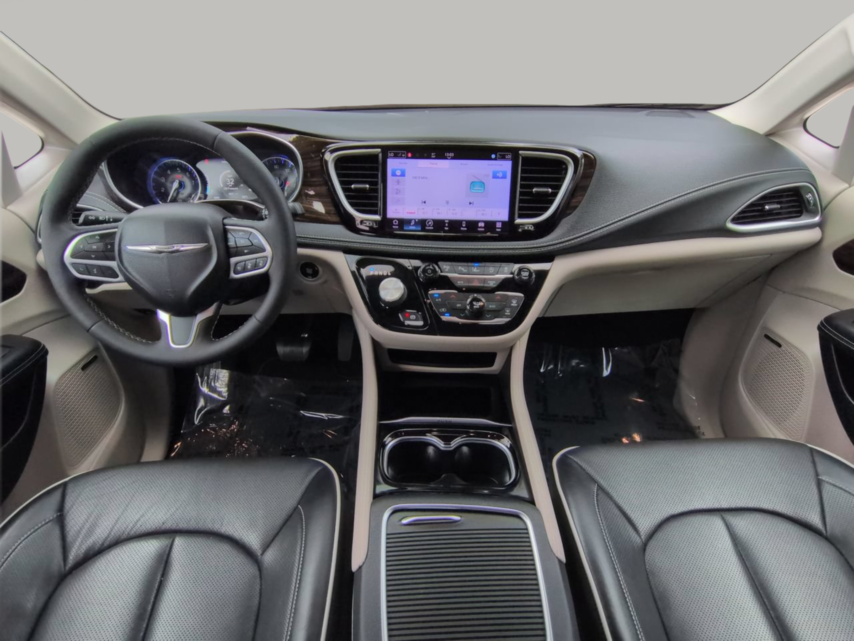Used 2022 Chrysler Pacifica Limited AWD/4WD image 4