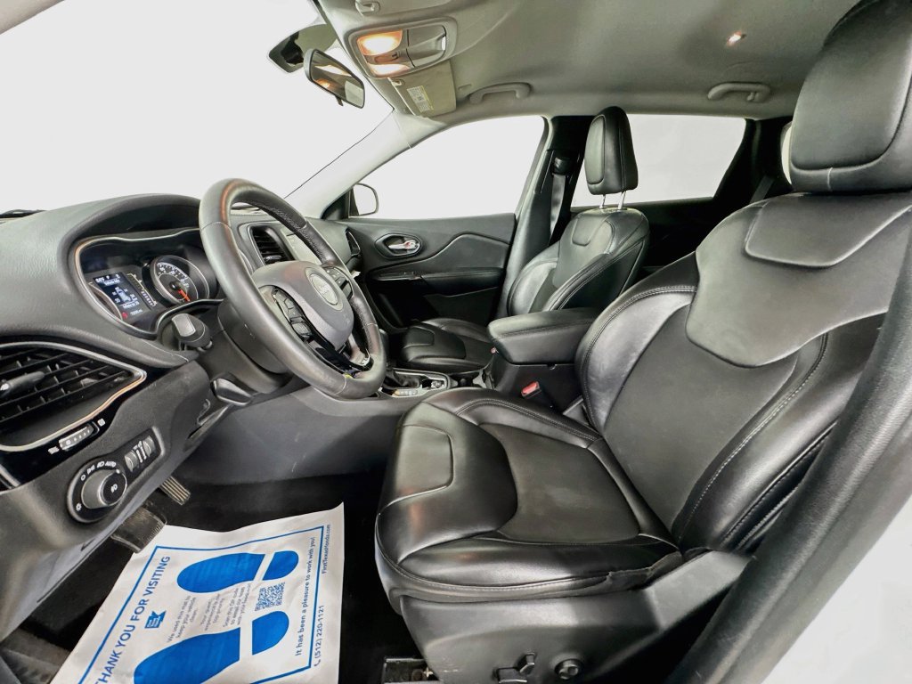 Used 2020 Jeep Cherokee Latitude Plus FWD image 25