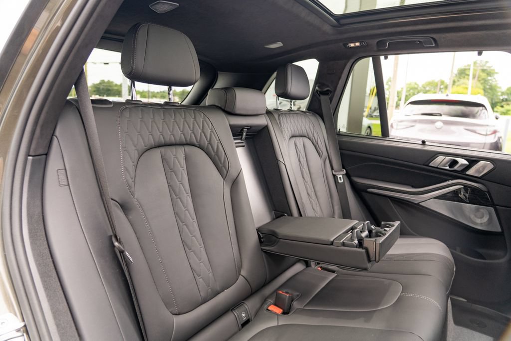 Used 2024 BMW X5 M60i AWD/4WD image 19