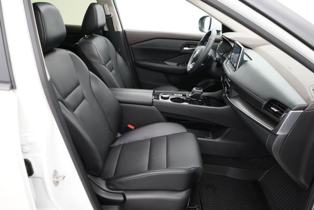 Used 2023 Nissan Rogue SV w/ SV Premium B Package image 74