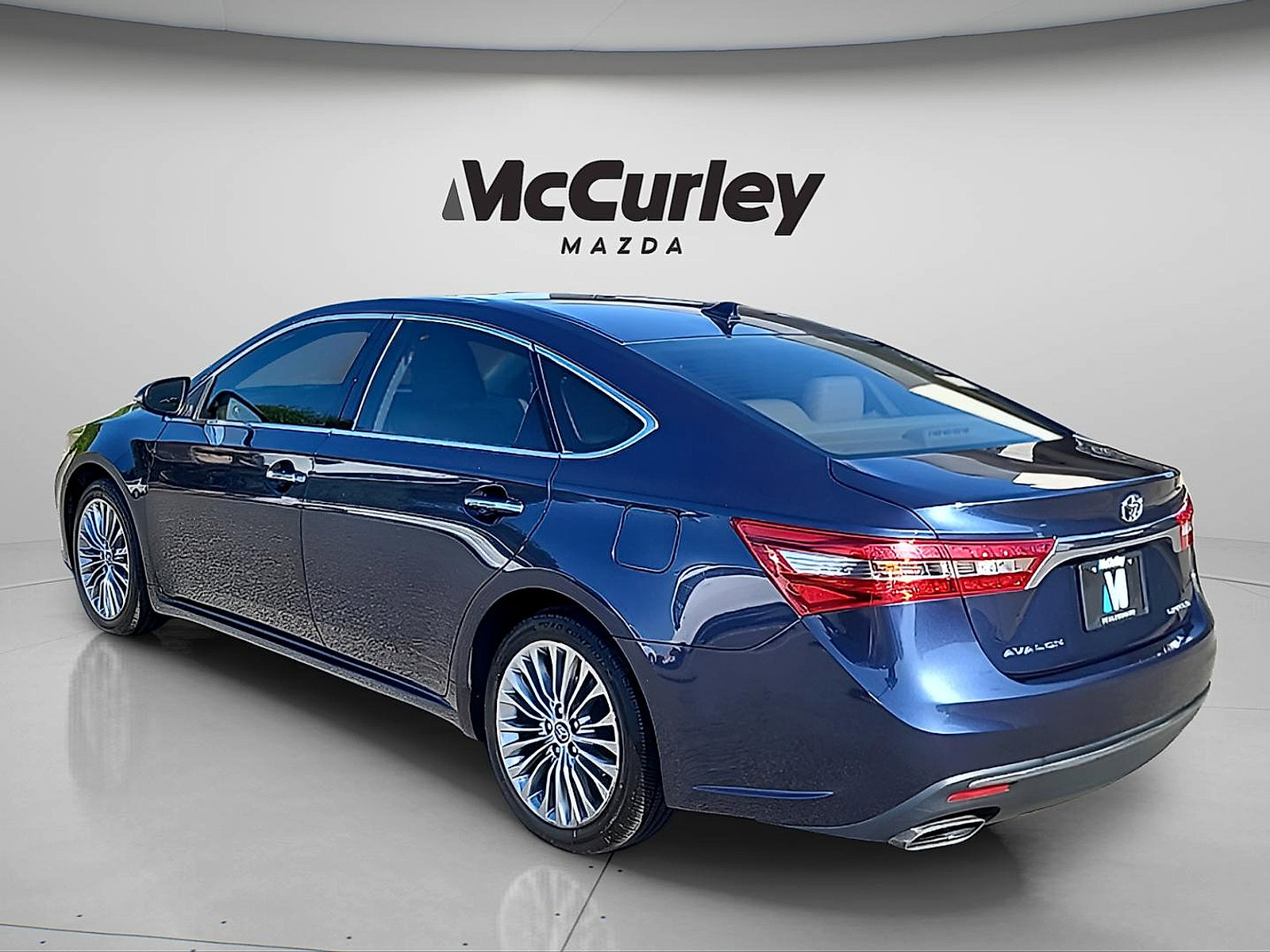 Used 2016 Toyota Avalon Limited w/ Toyota Safety Sense Package FWD image 5