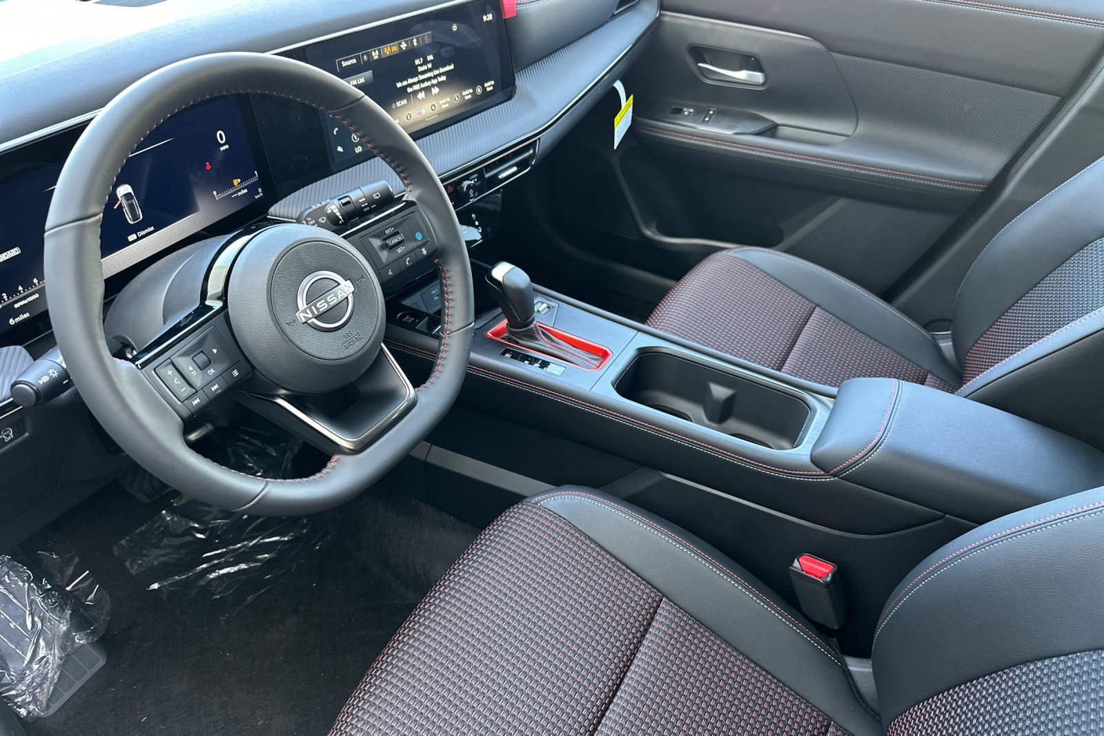 New 2025 Nissan Kicks SR image 7