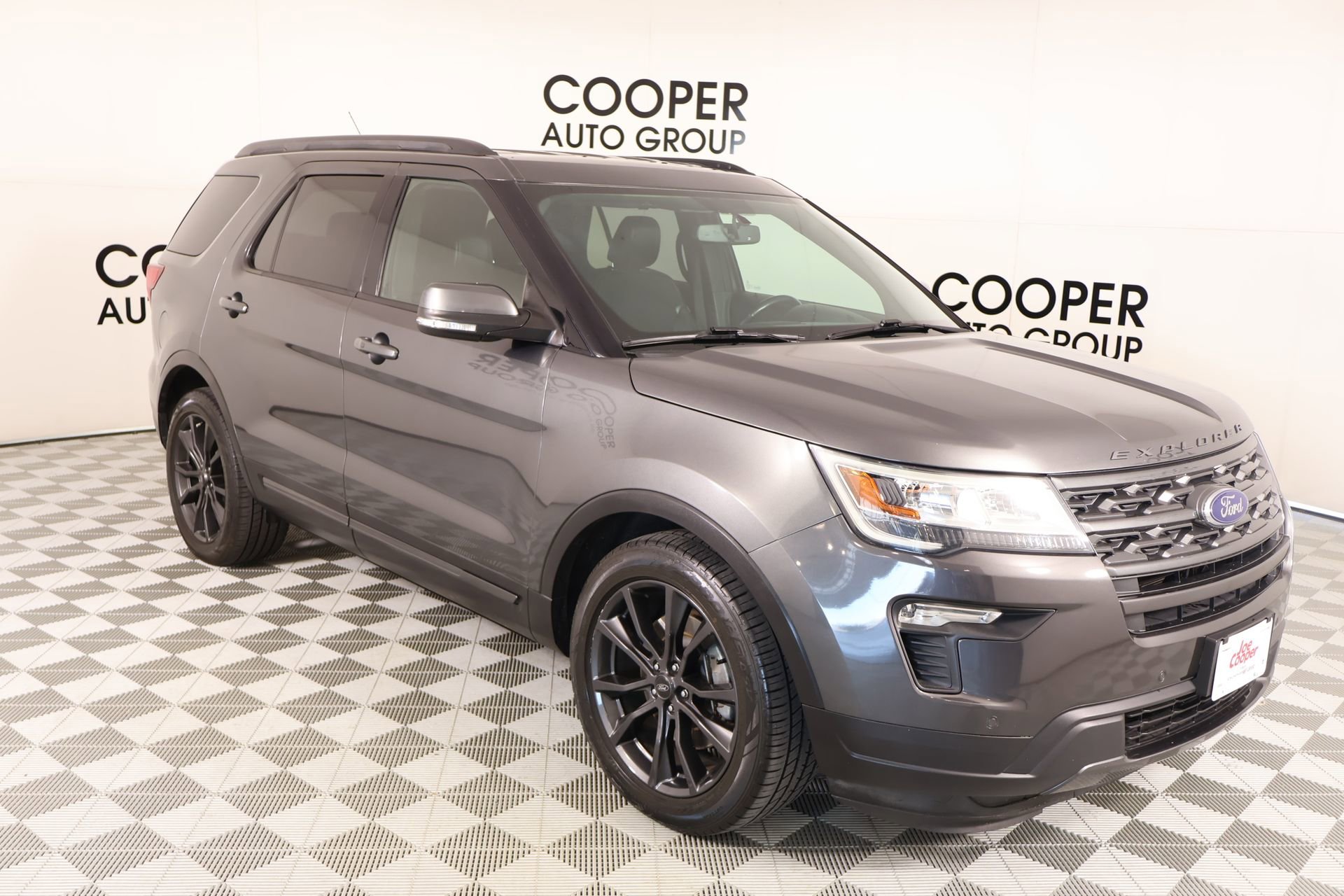 Used 2018 Ford Explorer XLT w/ Equipment Group 202A FWD image 1