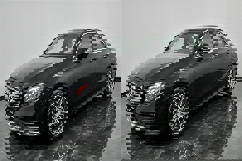 Used 2017 Mercedes-Benz E 300 4MATIC image 5