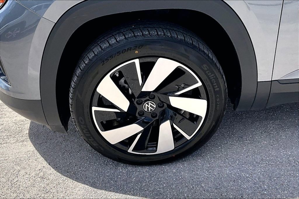 Certified 2025 Volkswagen Atlas Cross Sport SE FWD image 13