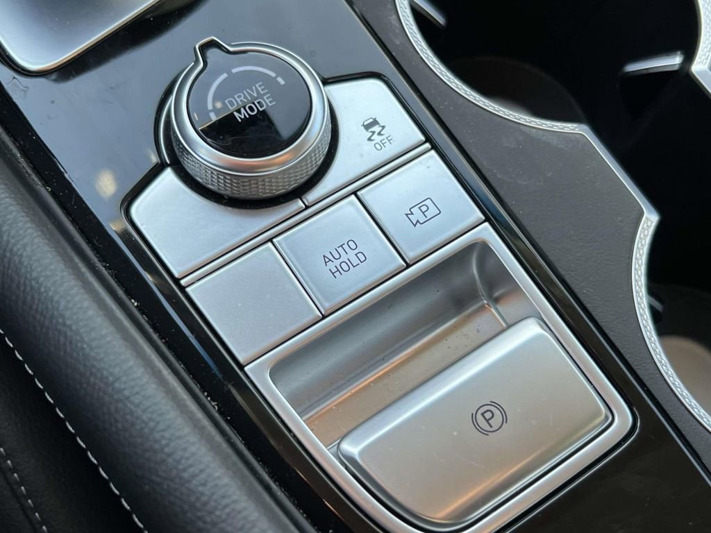 Used 2024 Genesis G70 2.5T image 31