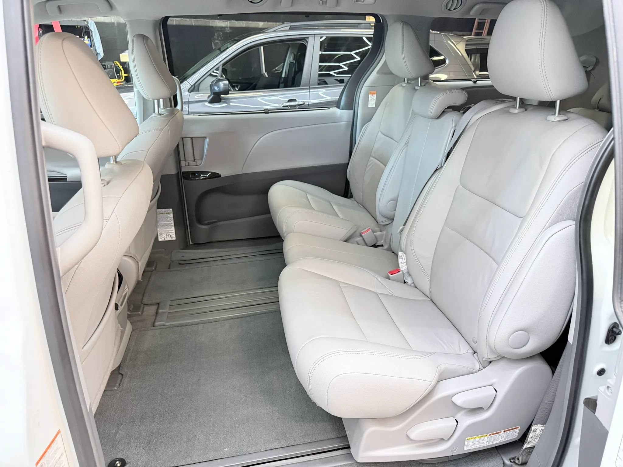 Used 2017 Toyota Sienna XLE FWD image 21