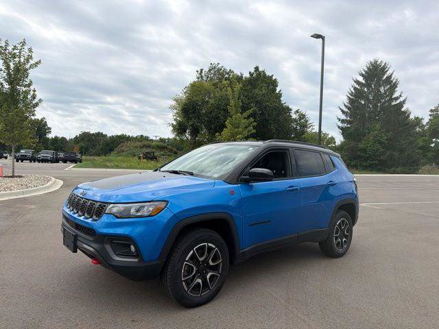 Certified 2025 Jeep Compass Trailhawk AWD/4WD image 1