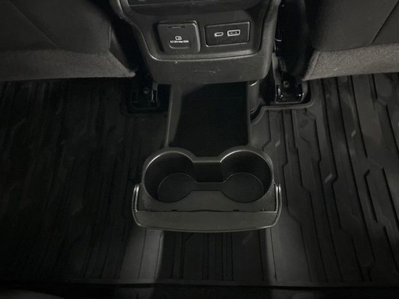Used 2022 GMC Acadia SLE image 23