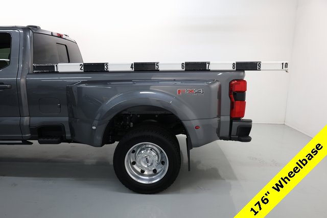 Used 2025 Ford F450 Platinum w/ FX4 Off-Road Package image 29