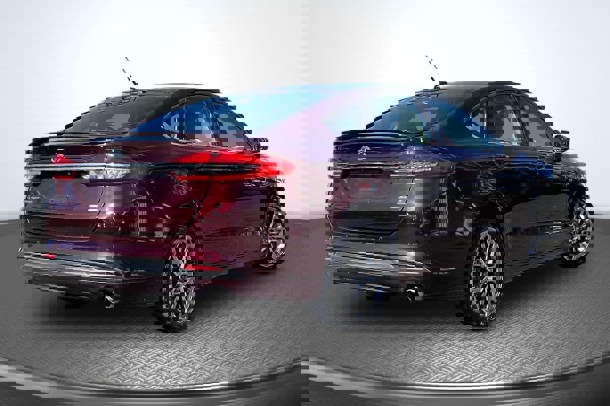 Used 2017 Ford Fusion SE w/ Equipment Group 201A image 13