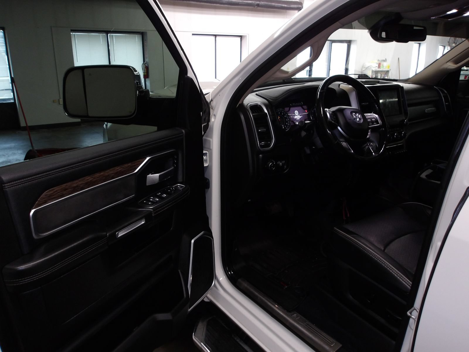 Used 2019 RAM 2500 Laramie AWD/4WD image 6