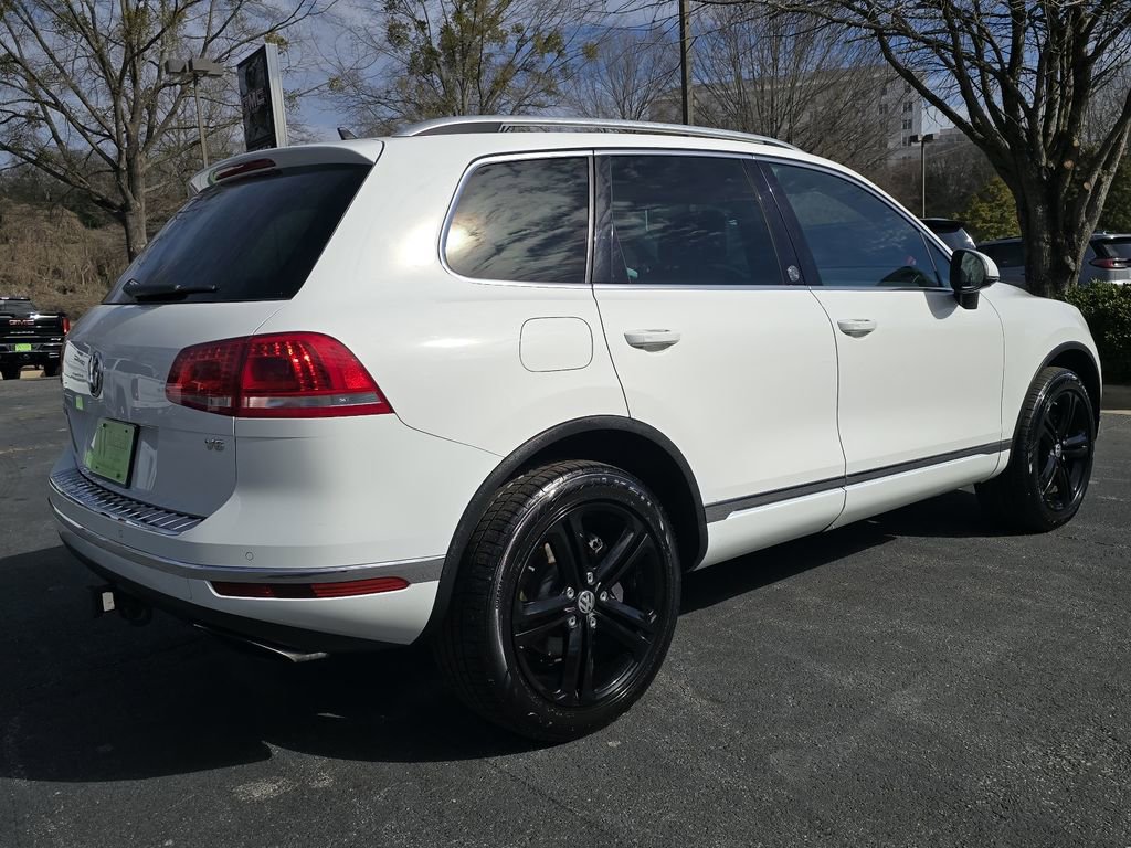 Used 2017 Volkswagen Touareg Wolfsburg Edition image 3