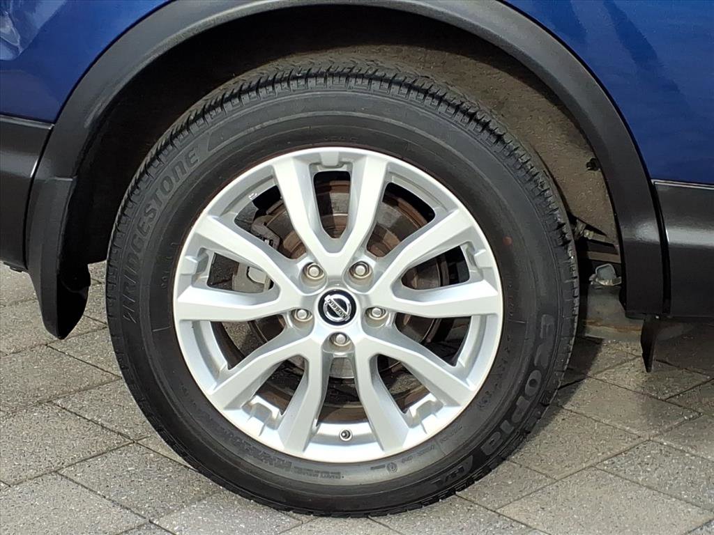 Certified 2020 Nissan Rogue Sport SV image 2