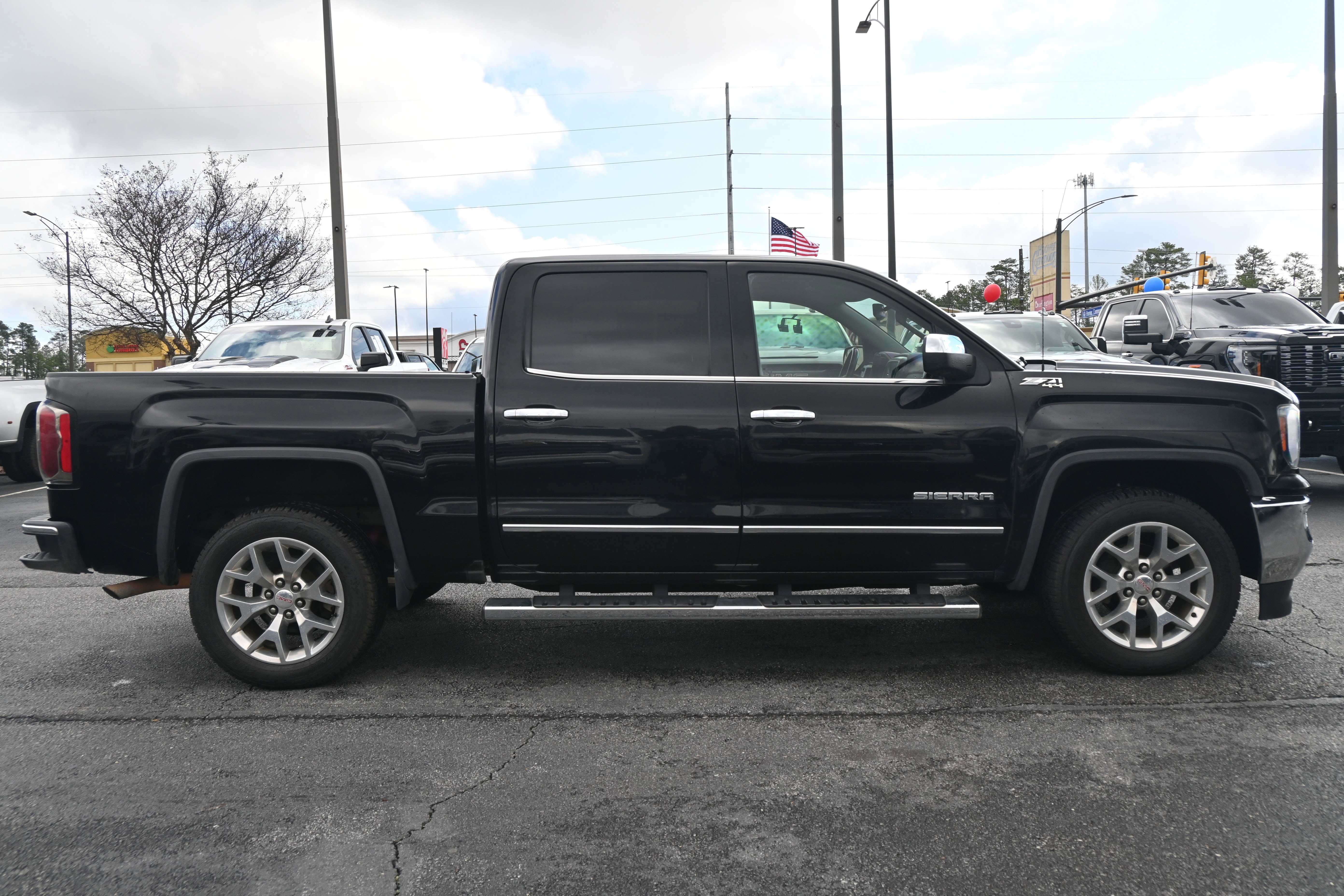 Used 2018 GMC Sierra 1500 SLT image 16