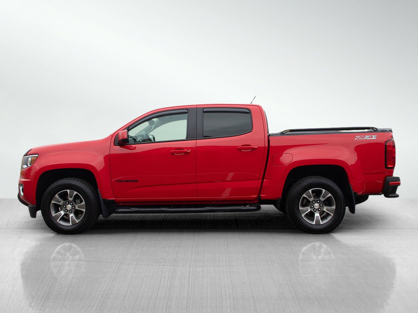 Used 2017 Chevrolet Colorado Z71 AWD/4WD image 2