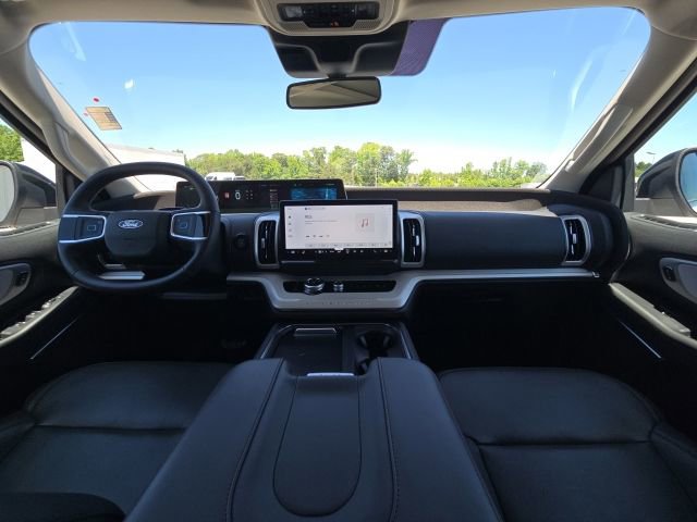Used 2025 Ford Expedition Active AWD/4WD image 41