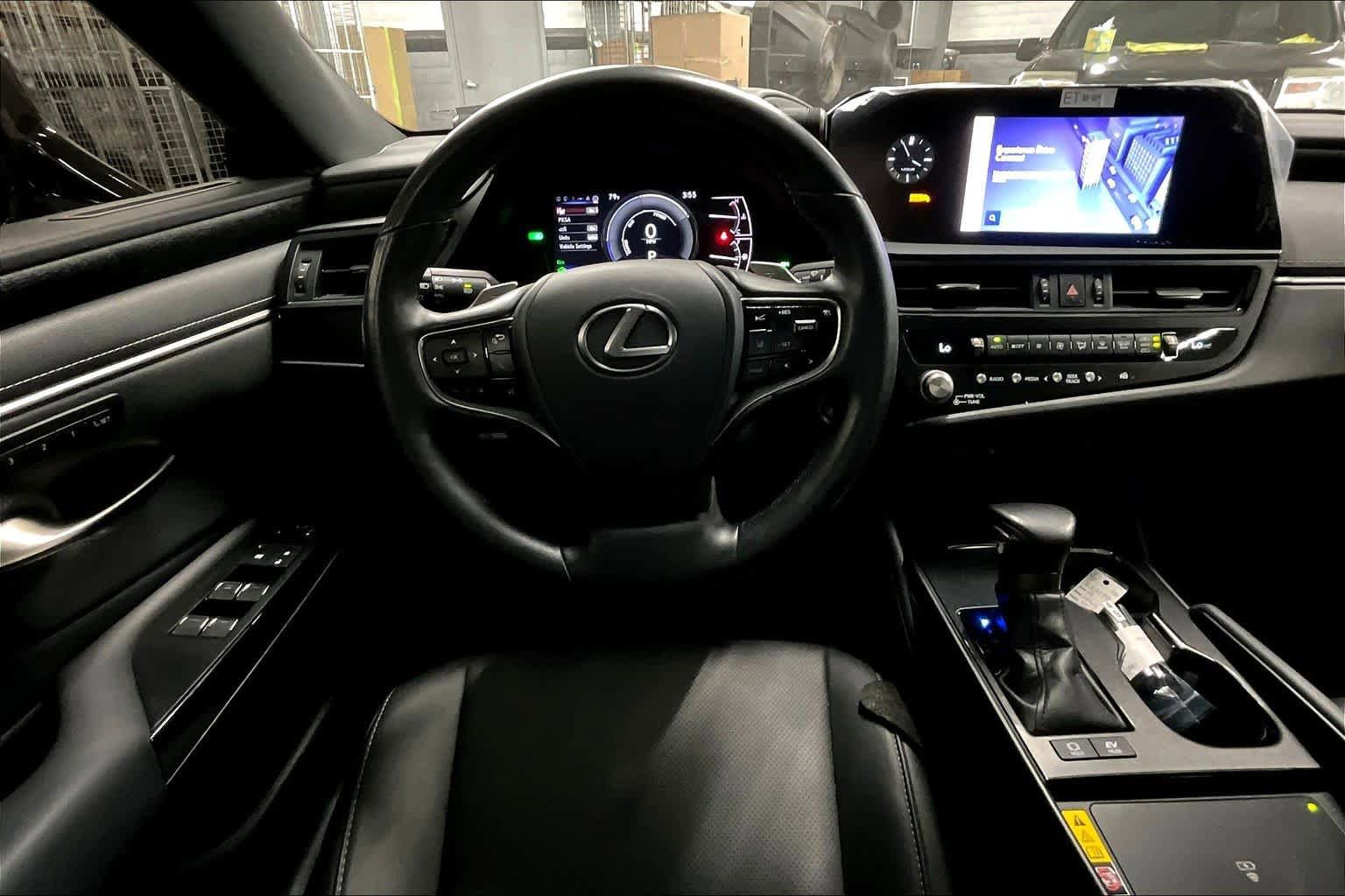 Used 2025 Lexus ES 300h w/ Premium Package FWD image 6