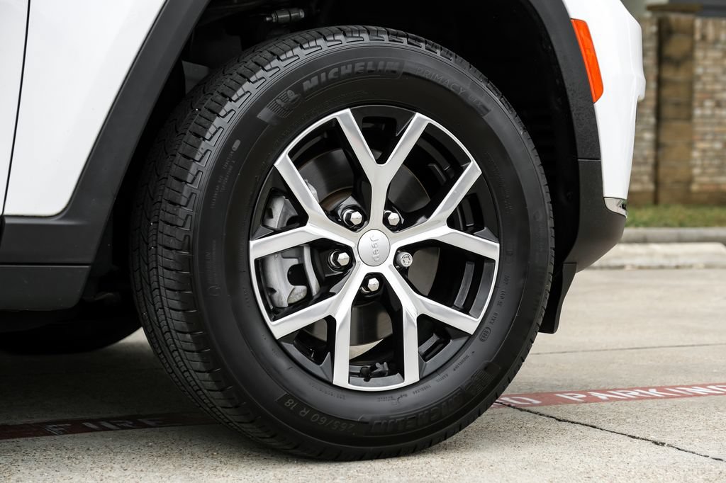 Used 2023 Jeep Grand Cherokee L Limited AWD/4WD image 69