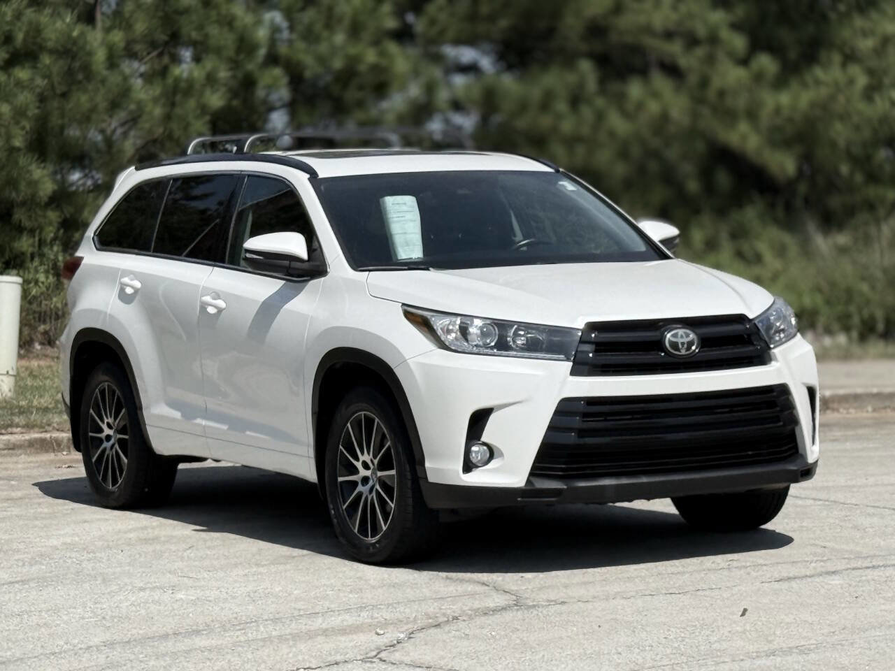 Used 2017 Toyota Highlander SE AWD/4WD image 3