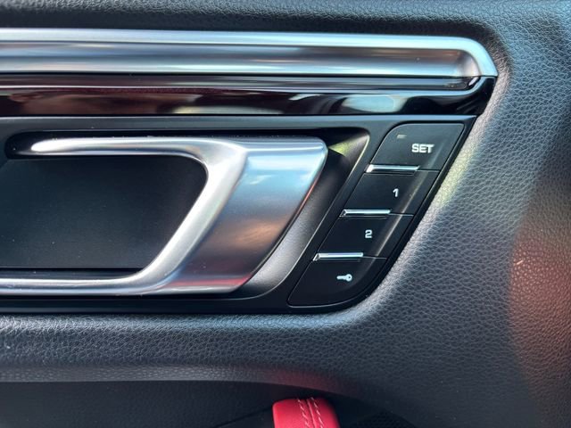 Used 2022 Porsche Macan image 17