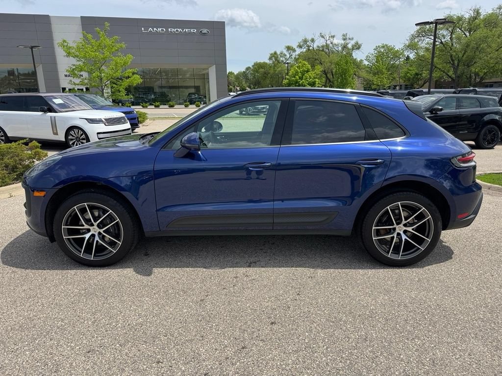 Used 2024 Porsche Macan AWD/4WD image 2