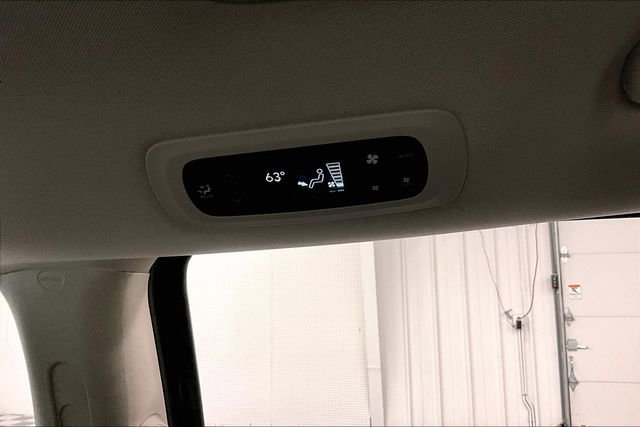 Used 2024 Chrysler Pacifica Touring-L image 32