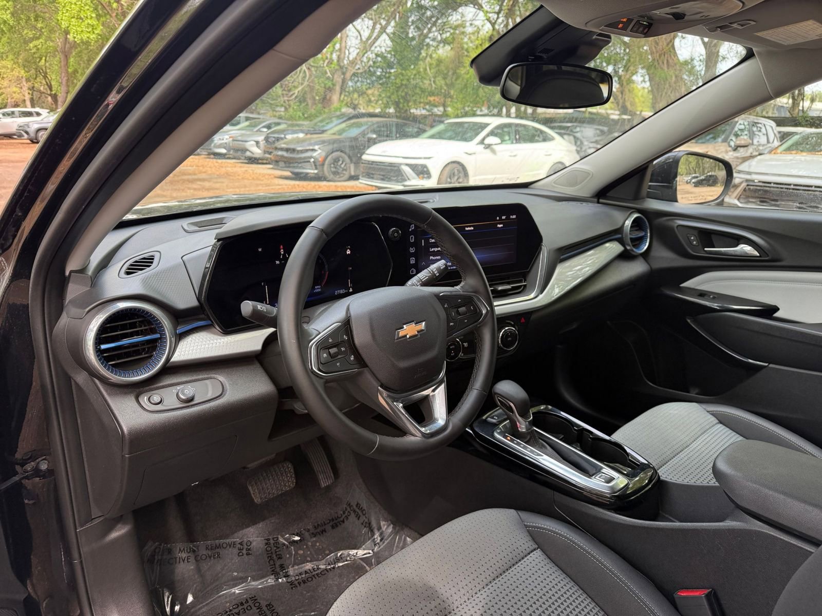 Used 2025 Chevrolet Trax LT w/ LT Convenience Package image 29