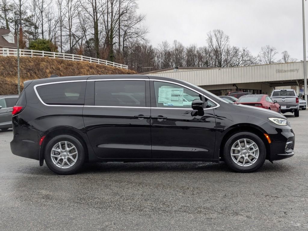 New 2025 Chrysler Pacifica Select image 20