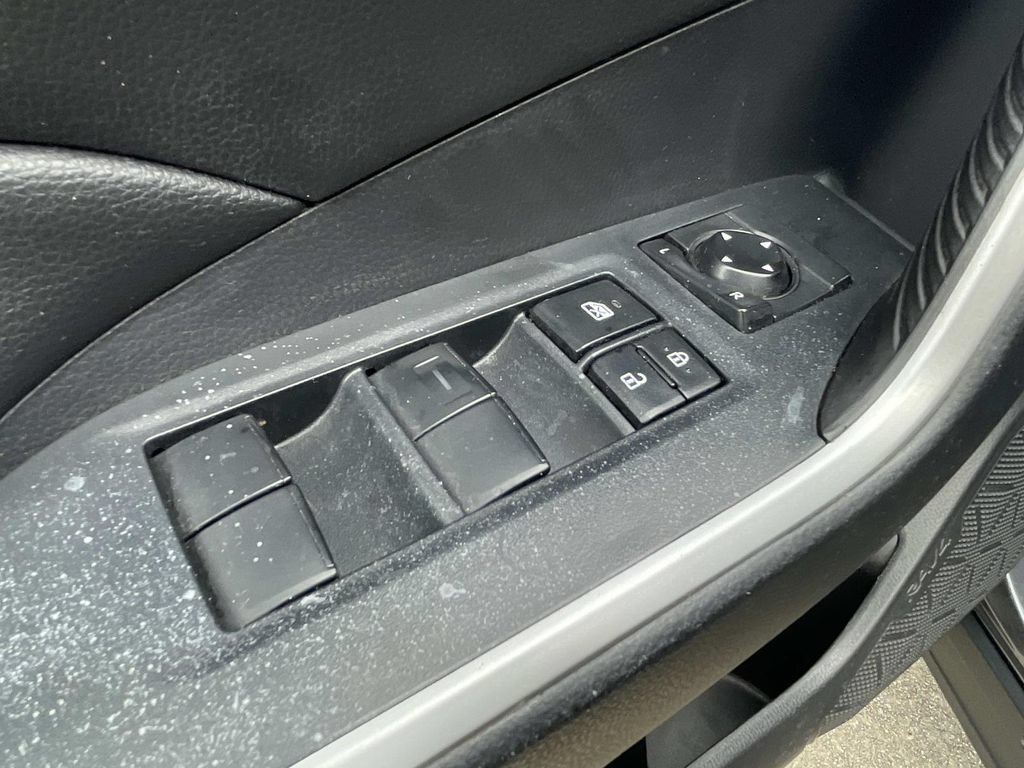 Used 2022 Toyota RAV4 LE FWD image 12