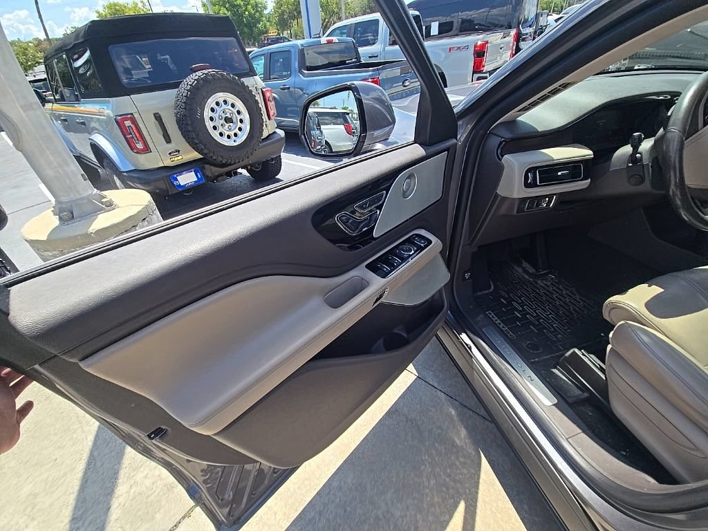 Used 2022 Lincoln Aviator Reserve w/ Equipment Group 201A RWD image 9