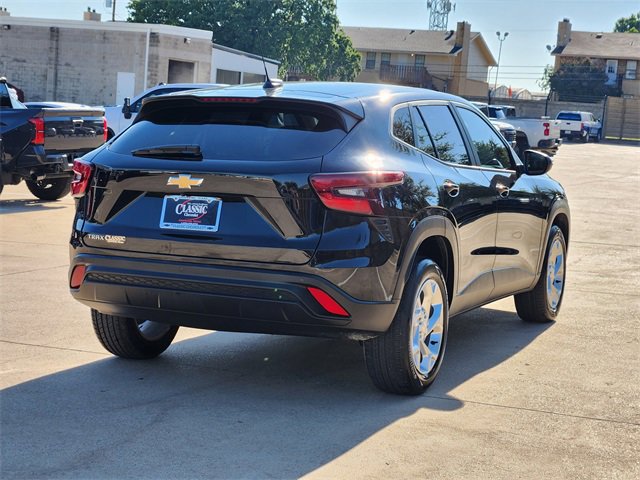 Used 2024 Chevrolet Trax LS w/ LS Convenience Package FWD image 13