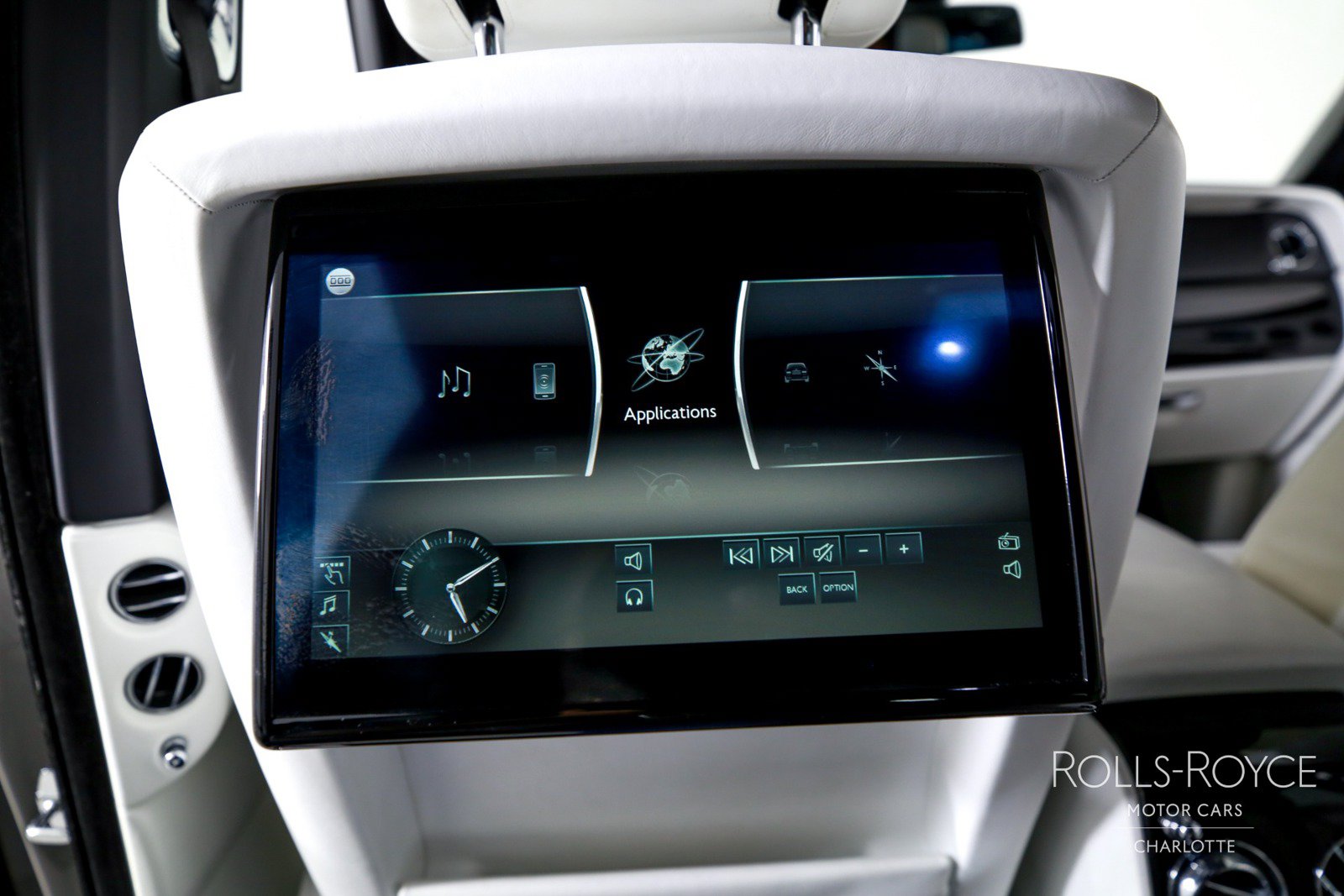 Used 2021 Rolls-Royce Cullinan Black Badge AWD/4WD image 20