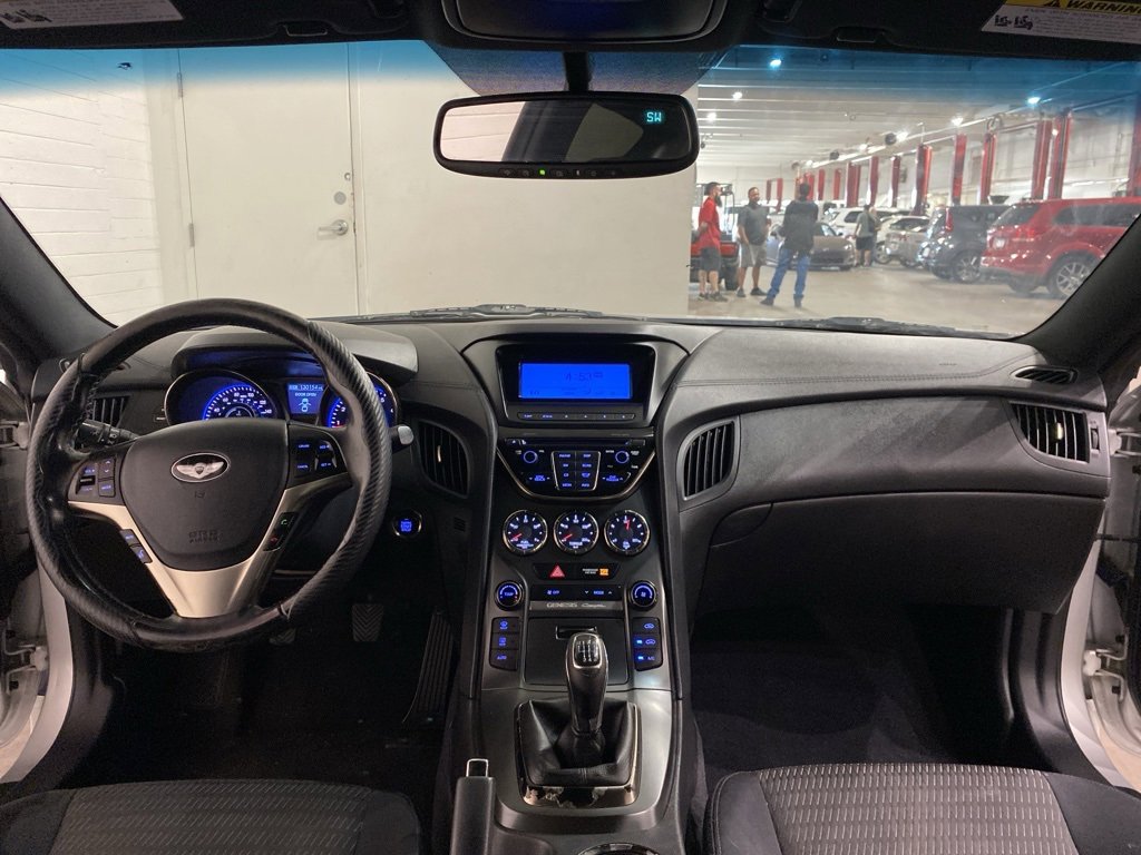 Used 2015 Hyundai Genesis 3.8 image 11