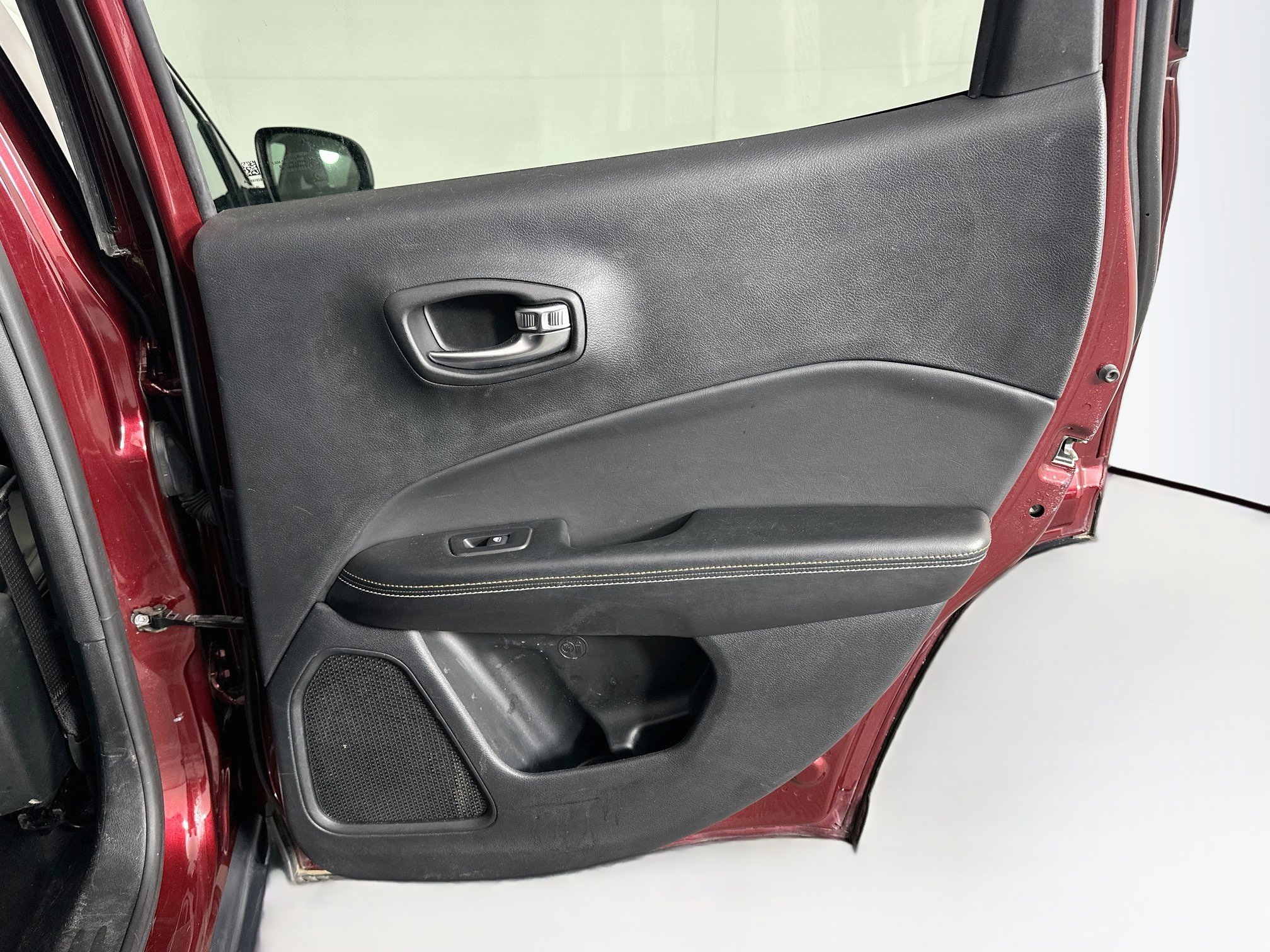 Used 2020 Jeep Compass Latitude FWD image 29