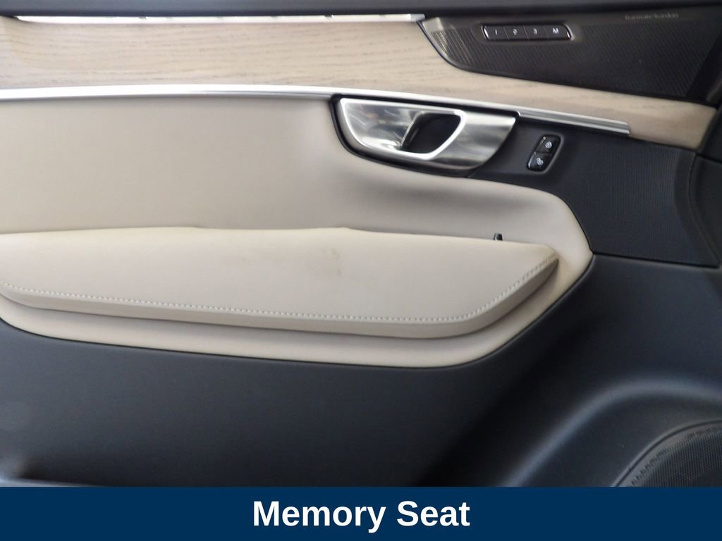 Certified 2025 Volvo XC90 T8 Plus image 10