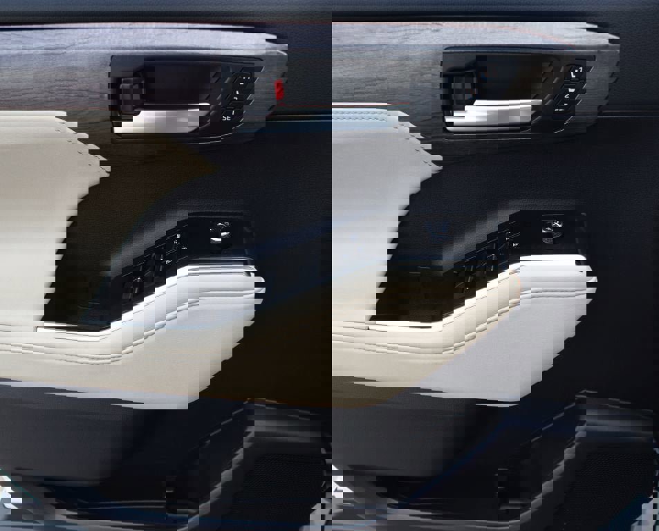 Certified 2025 Toyota Highlander Limited image 30