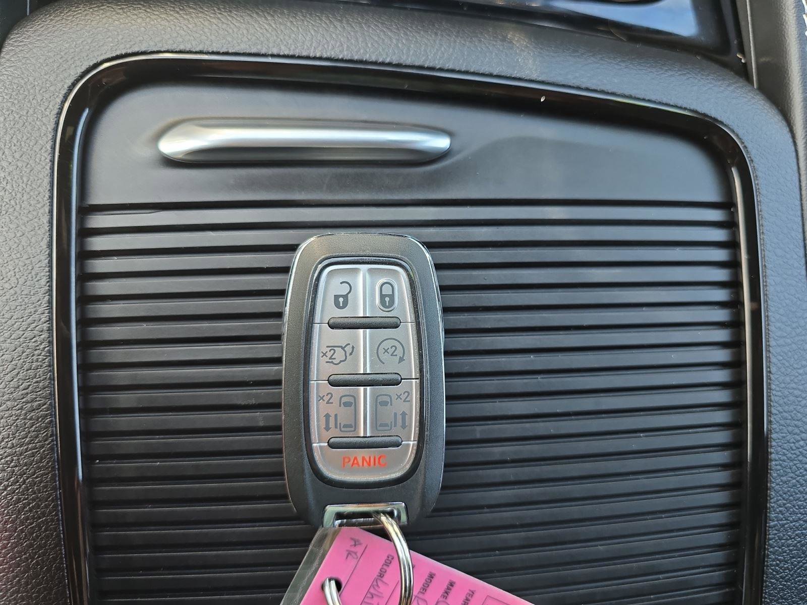 Used 2024 Chrysler Pacifica Limited w/ Uconnect Theater Family Group image 12