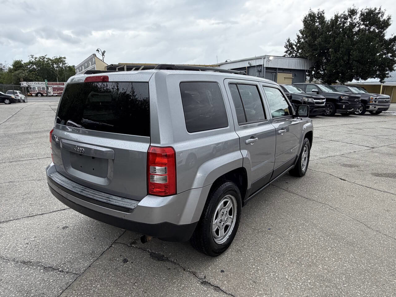 Used 2015 Jeep Patriot Sport w/ Power Value Group FWD image 5