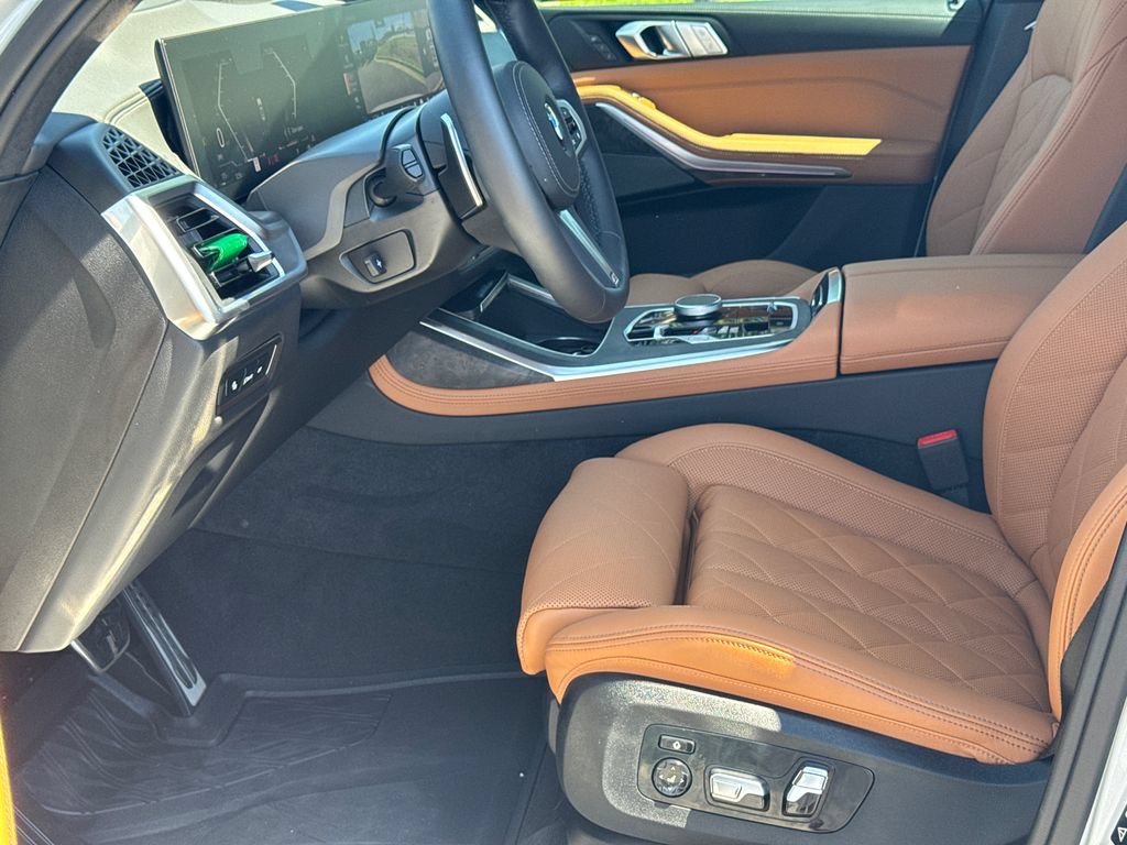Used 2026 BMW X7 xDrive40i w/ M Sport Package AWD/4WD image 11