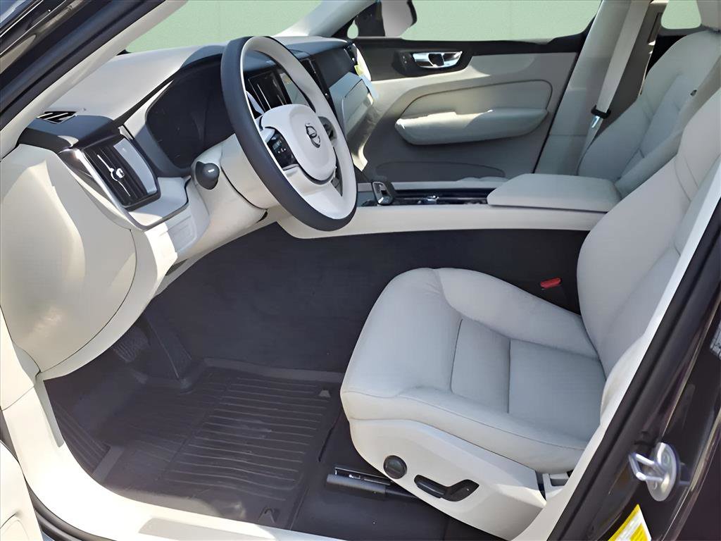 Used 2025 Volvo XC60 T8 Plus w/ Protection Package Premier image 5