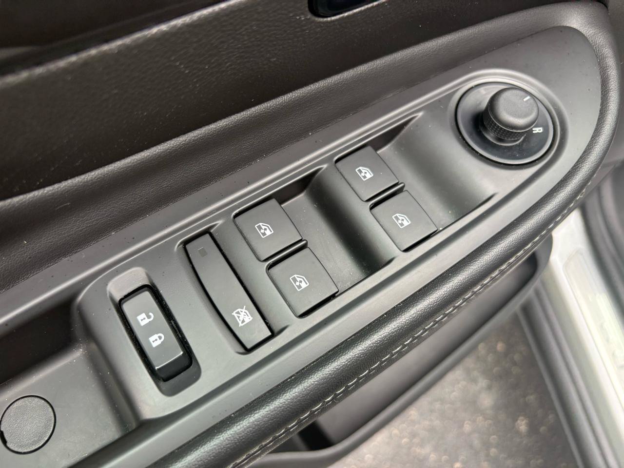 Used 2022 Buick Encore Preferred w/ Safety Package FWD image 9