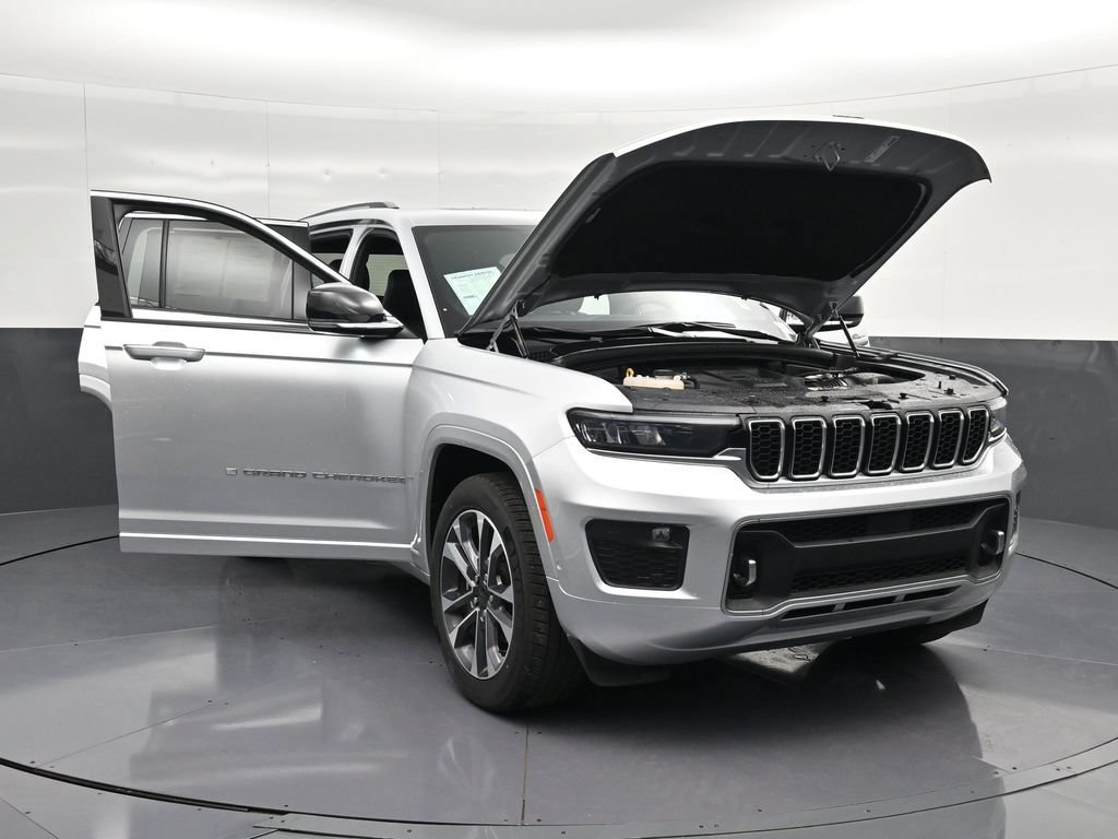 Used 2023 Jeep Grand Cherokee Overland w/ Luxury Tech Group IV RWD image 30