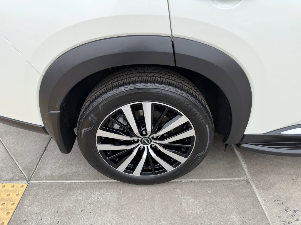 Used 2023 Nissan Pathfinder Platinum image 15